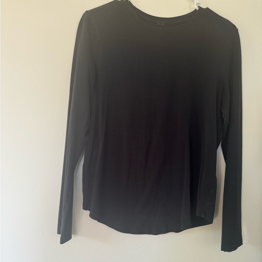 Lululemon black long sleeve tee